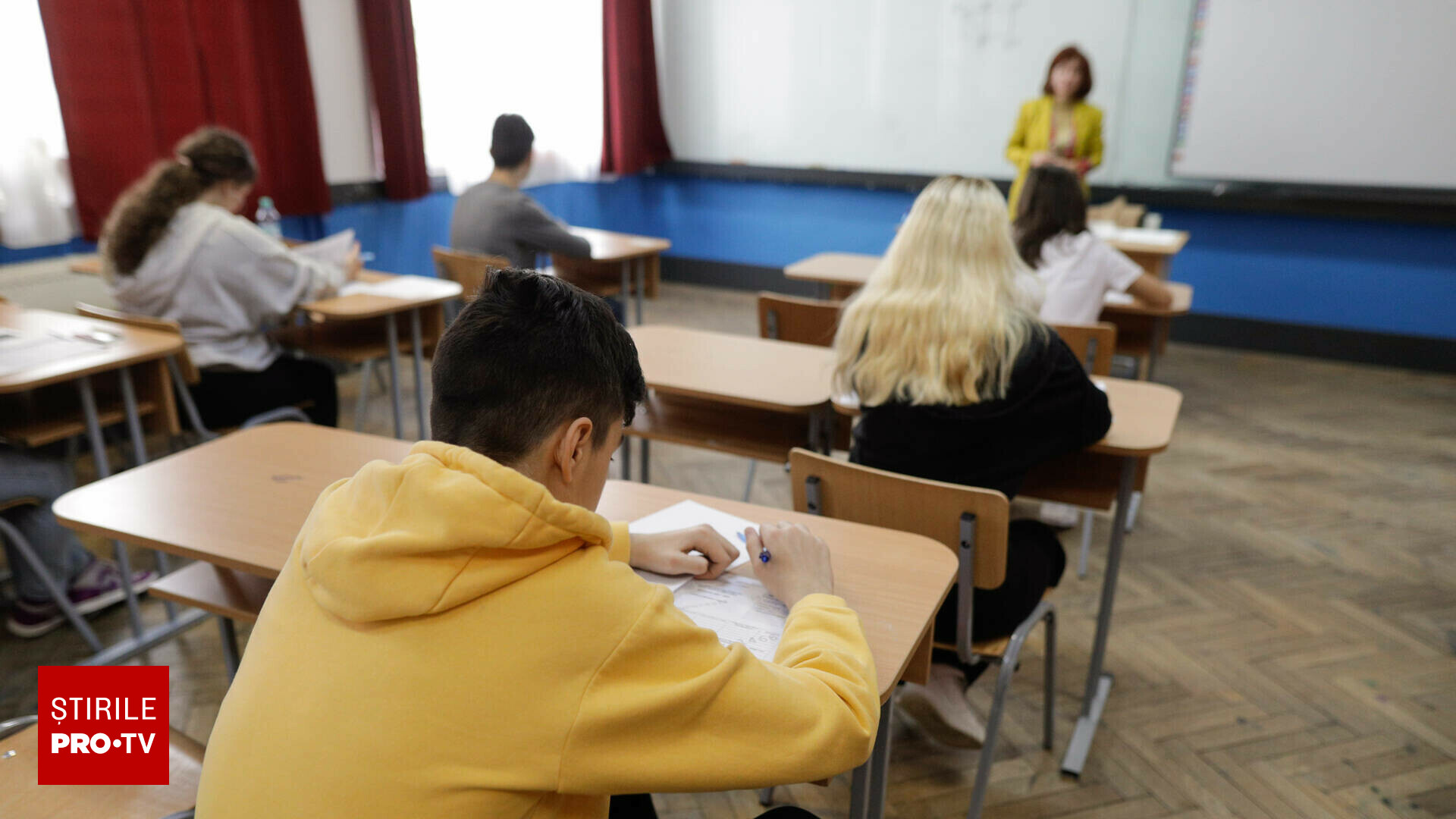 Elevii români, prinși între oboseală, anxietate și singurătate — aproape jumătate declară că nu sunt sprijiniți
